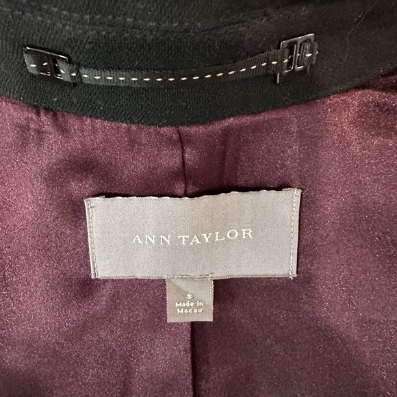 ✨EUC✨Ann Taylor Women's Jacket Size S
Black Wool Blend Button Front Short Length - Picture 12 of 16